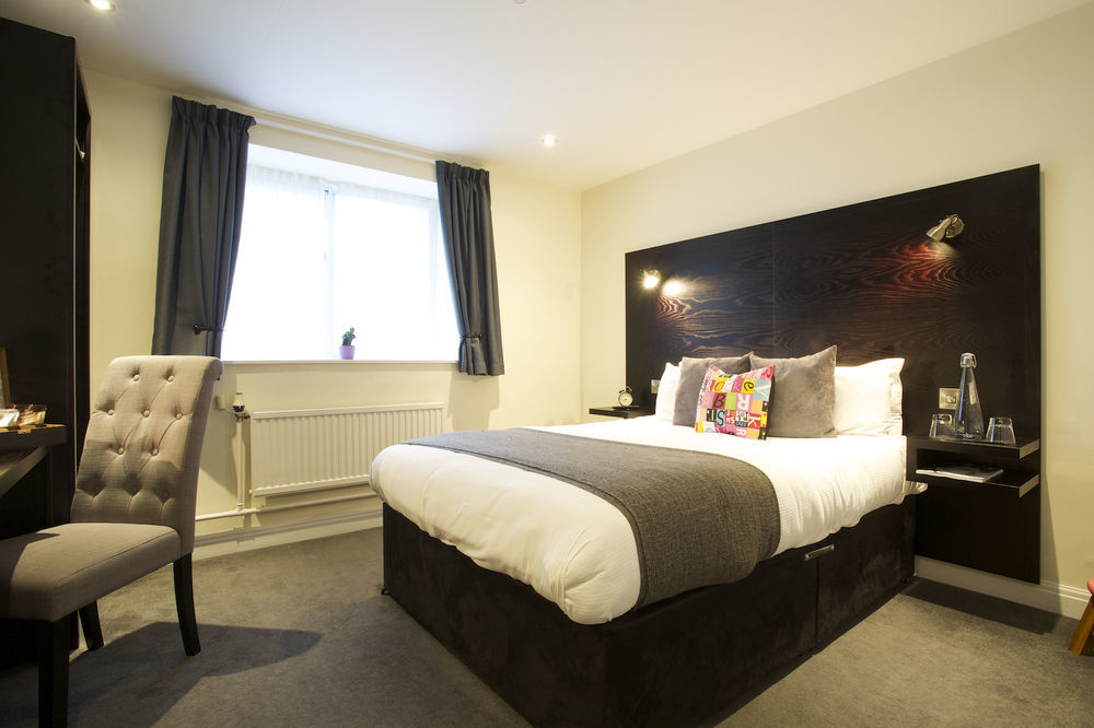 The Vicarage Hotel Holmes Chapel Exterior foto